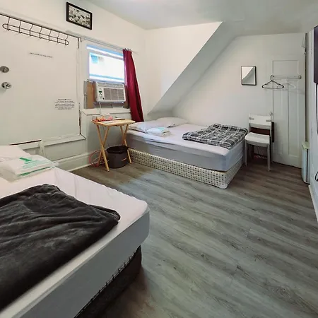 Quadruple Private Room With Netflix & Laundry, Balcony & Self Check-In